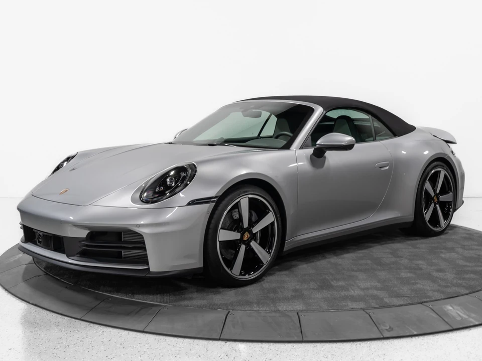 2025 Porsche 911 - Image 17 of 31