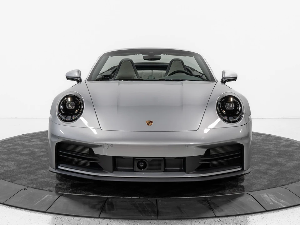 2025 Porsche 911 - Image 14 of 31