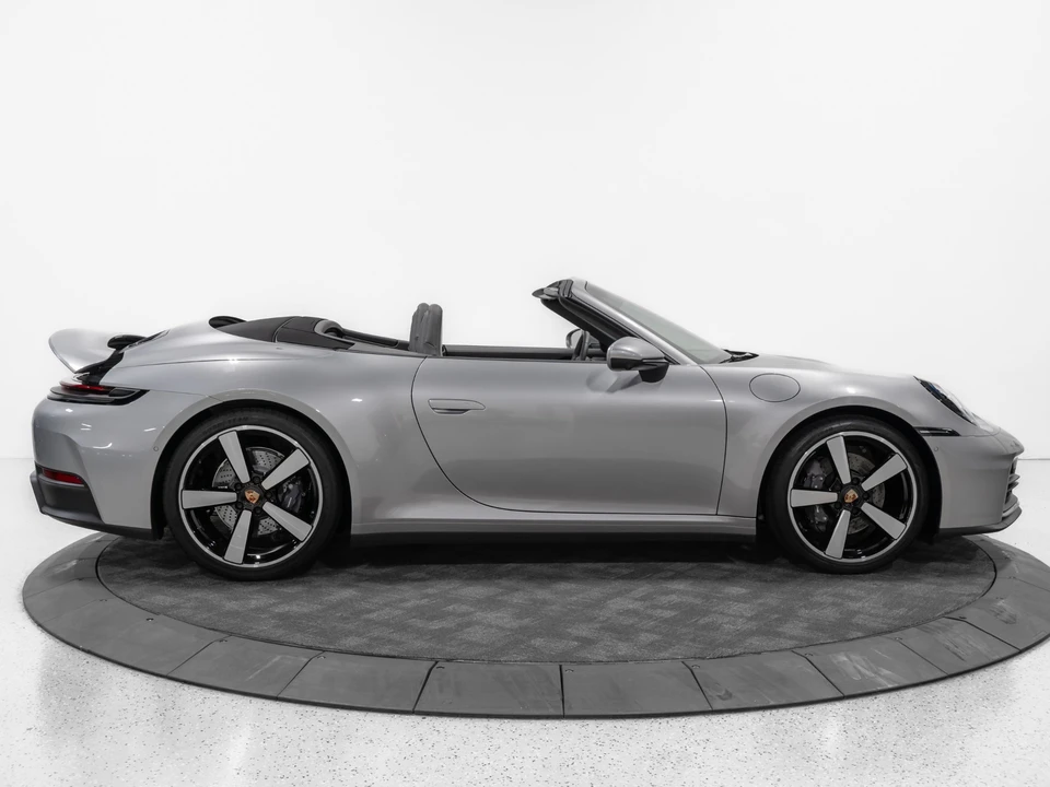 2025 Porsche 911 - Image 11 of 31