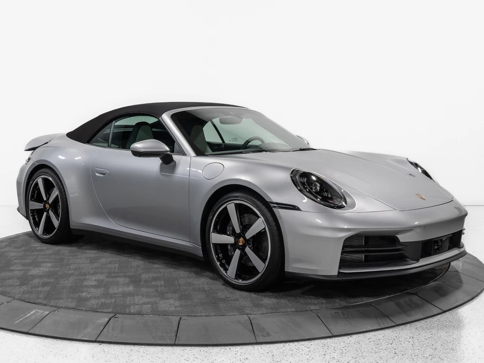 2025 Porsche 911 - Image 25 of 31