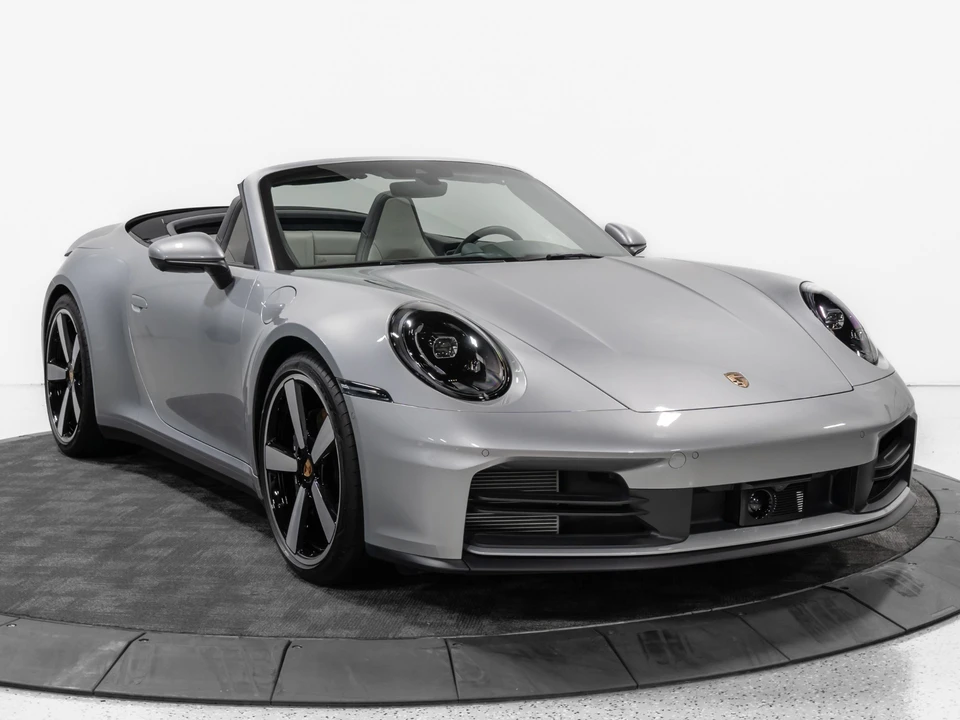 2025 Porsche 911 - Image 13 of 31