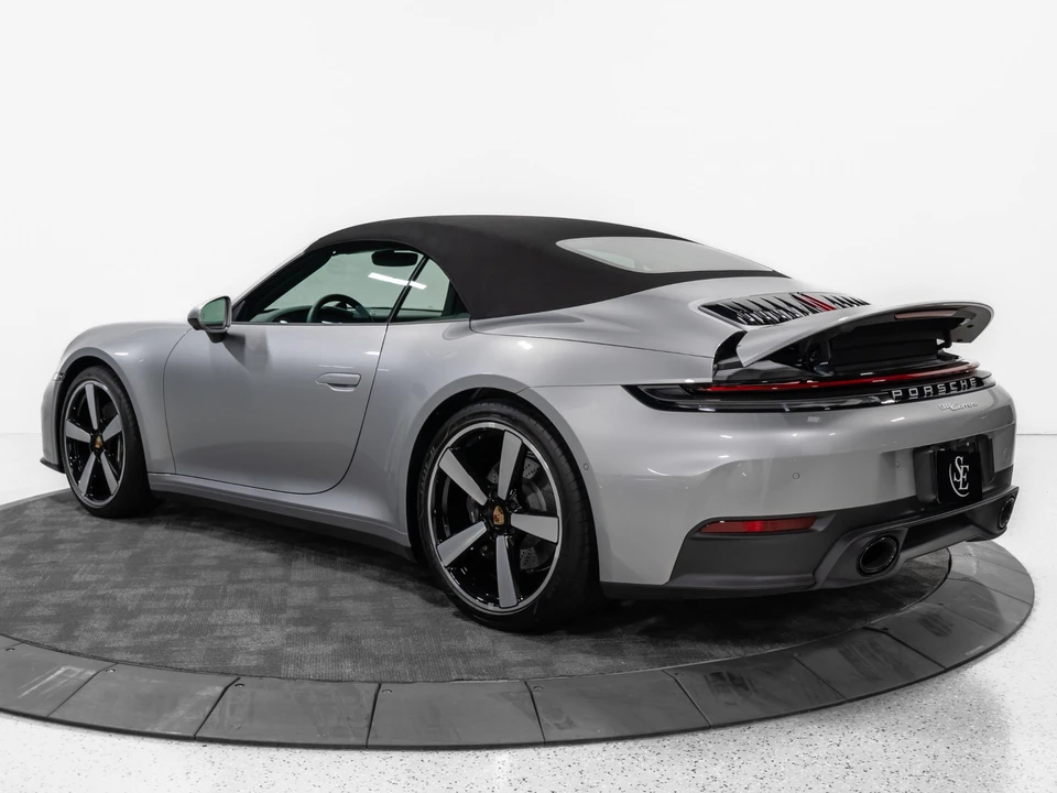 2025 Porsche 911 - Image 19 of 31