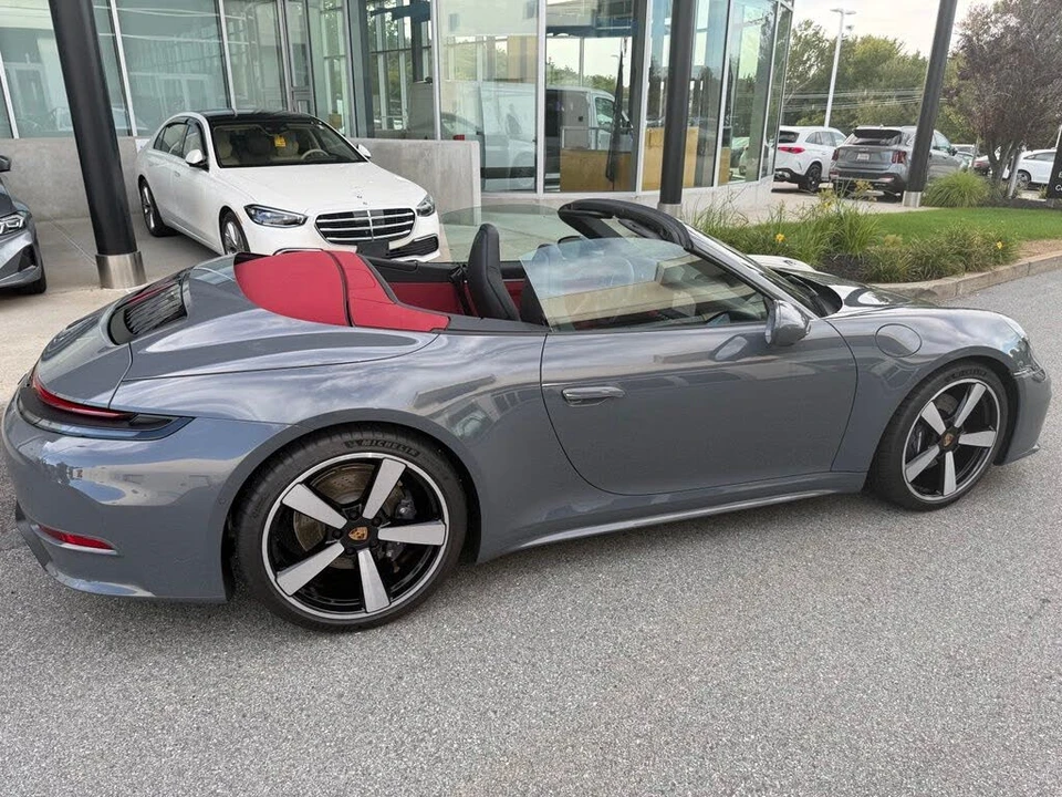2025 Porsche 992 Carrera - Image 9 of 15