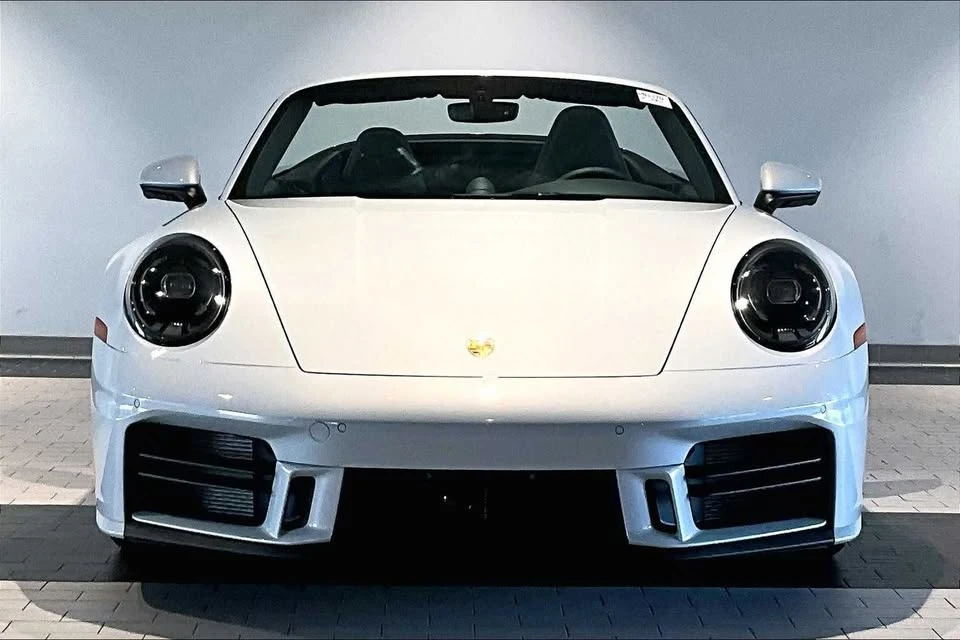 2025 Porsche 992 Carrera - Image 10 of 20