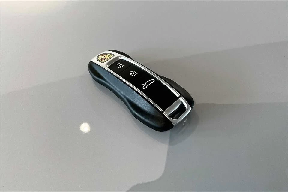 2025 Porsche 992 Carrera - Image 19 of 20