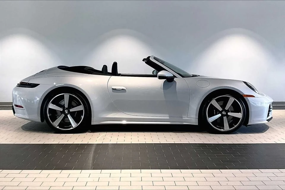 2025 Porsche 992 Carrera - Image 8 of 20