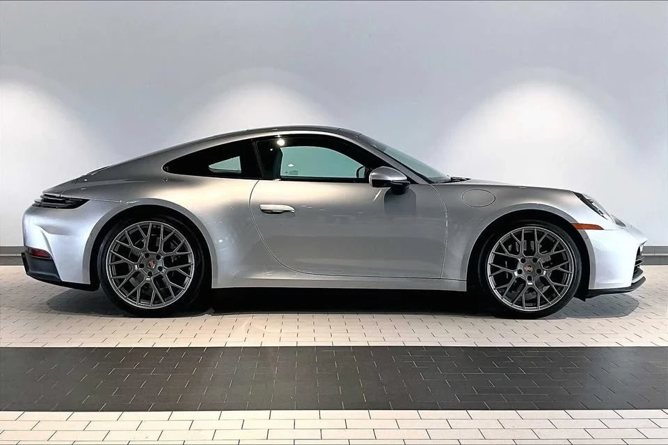 2025 Porsche 992 Carrera - Image 8 of 20