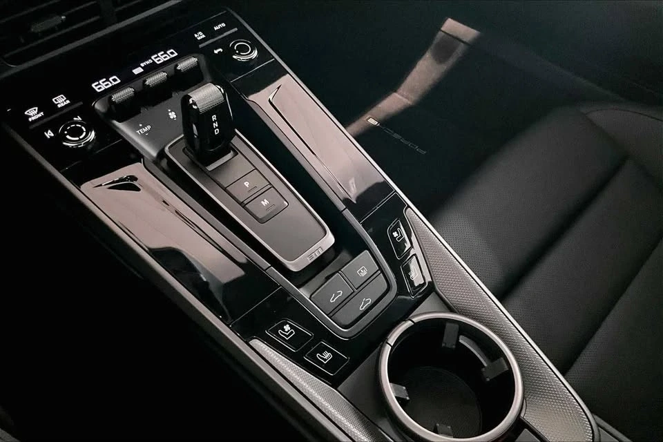 2025 Porsche 992 Carrera - Image 17 of 20