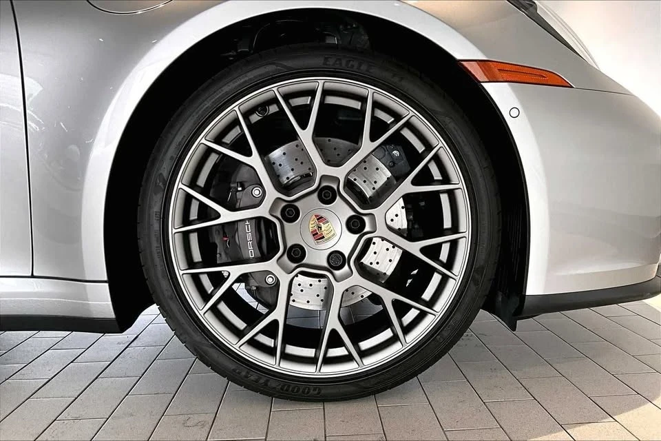 2025 Porsche 992 Carrera - Image 11 of 20