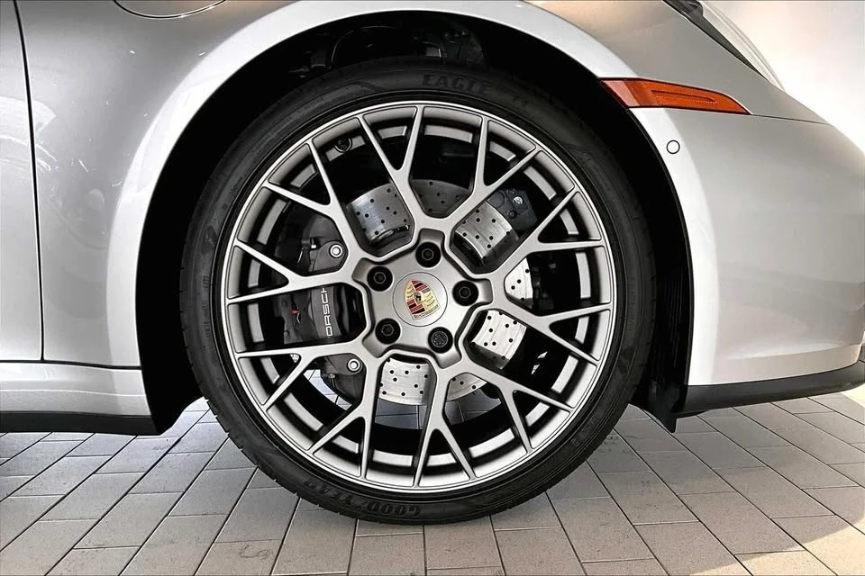 2025 Porsche 992 Carrera - Image 11 of 20