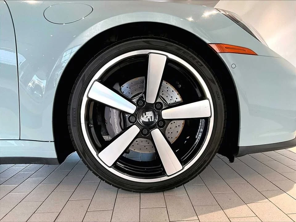 2025 Porsche 992 Carrera - Image 11 of 19