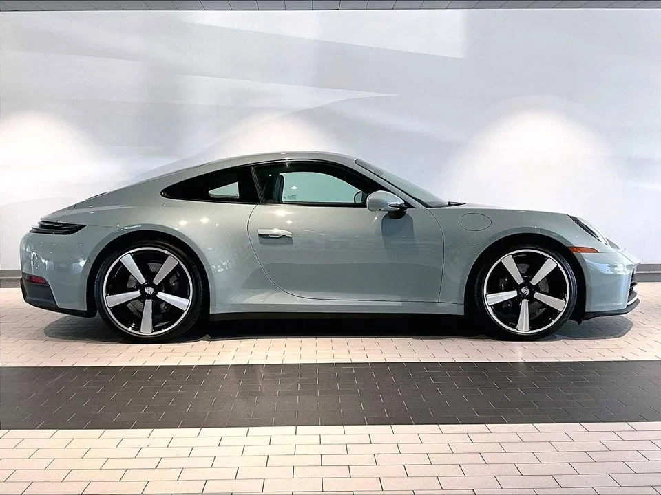 2025 Porsche 992 Carrera - Image 8 of 19