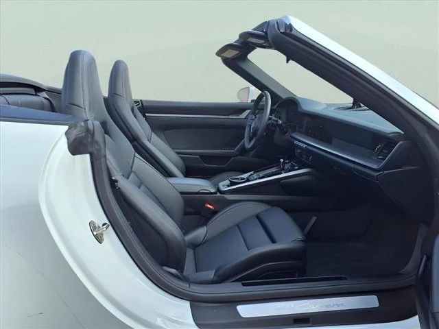 2025 Porsche 992 Carrera - Image 10 of 19