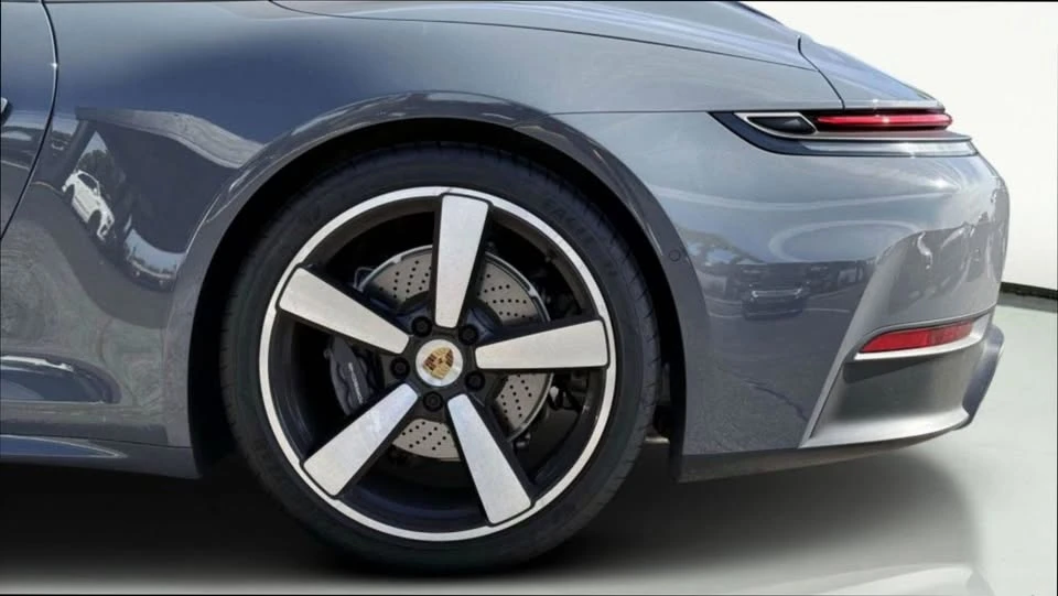 2025 Porsche 992 Carrera - Image 15 of 20