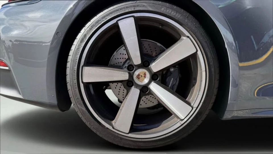 2025 Porsche 992 Carrera - Image 19 of 20