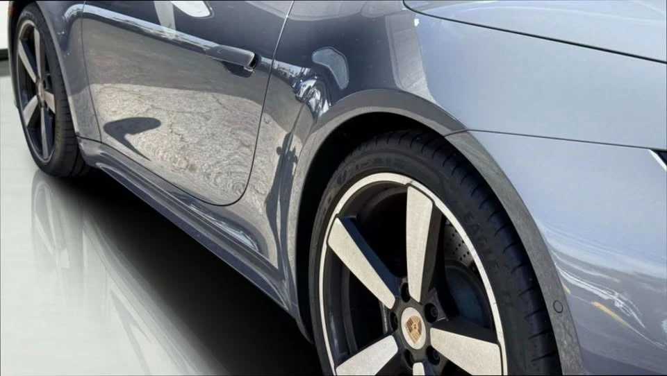 2025 Porsche 992 Carrera - Image 14 of 20