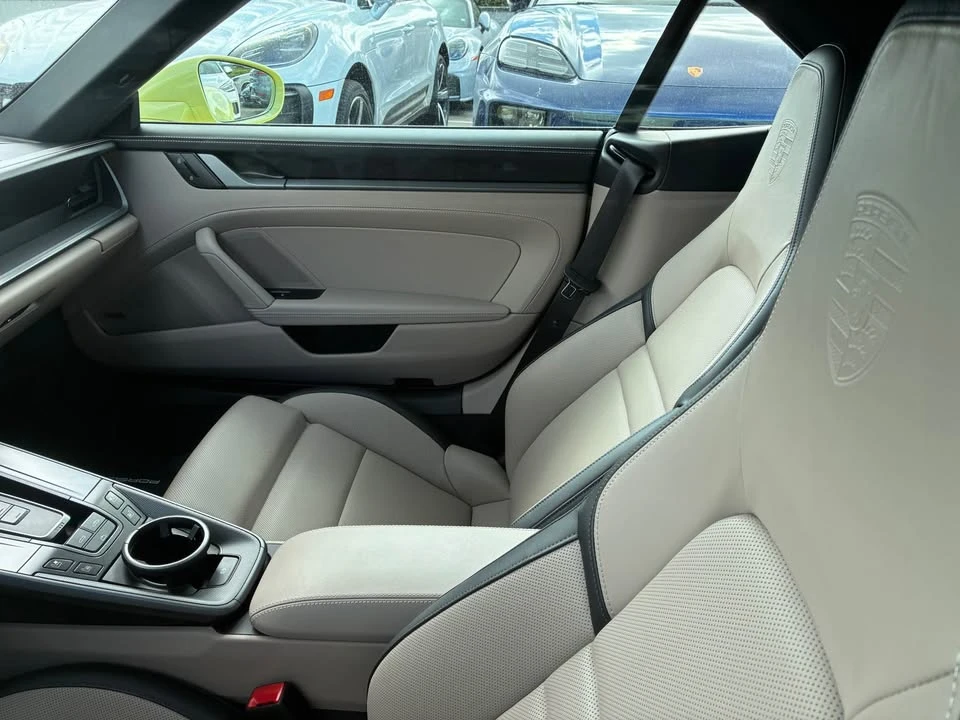 2025 Porsche 992 Carrera - Image 13 of 17