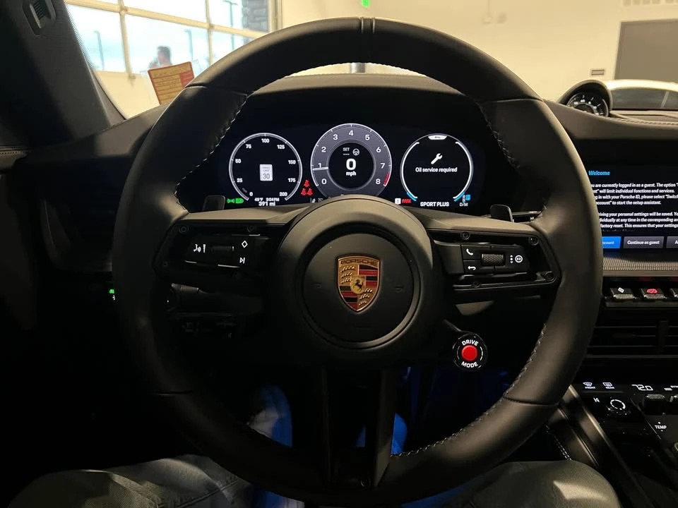 2025 Porsche 992 Carrera - Image 9 of 18