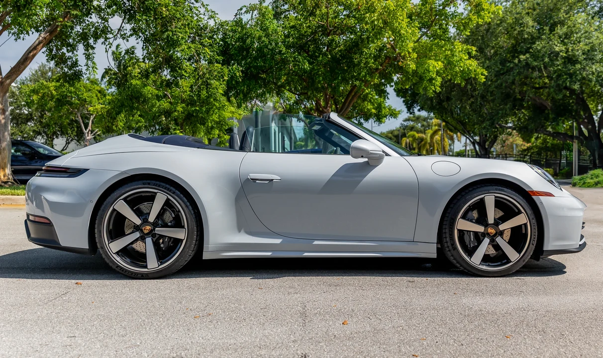 2025 Porsche 992 Carrera - Image 18 of 31