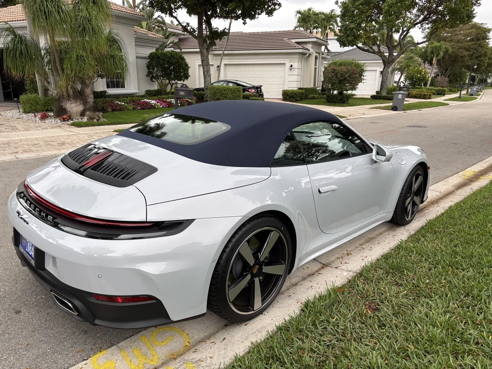 2025 Porsche 992 Carrera - Image 16 of 31