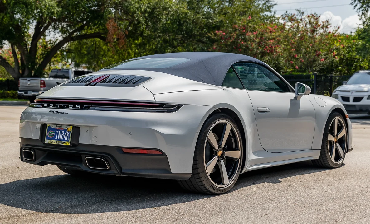 2025 Porsche 992 Carrera - Image 15 of 31