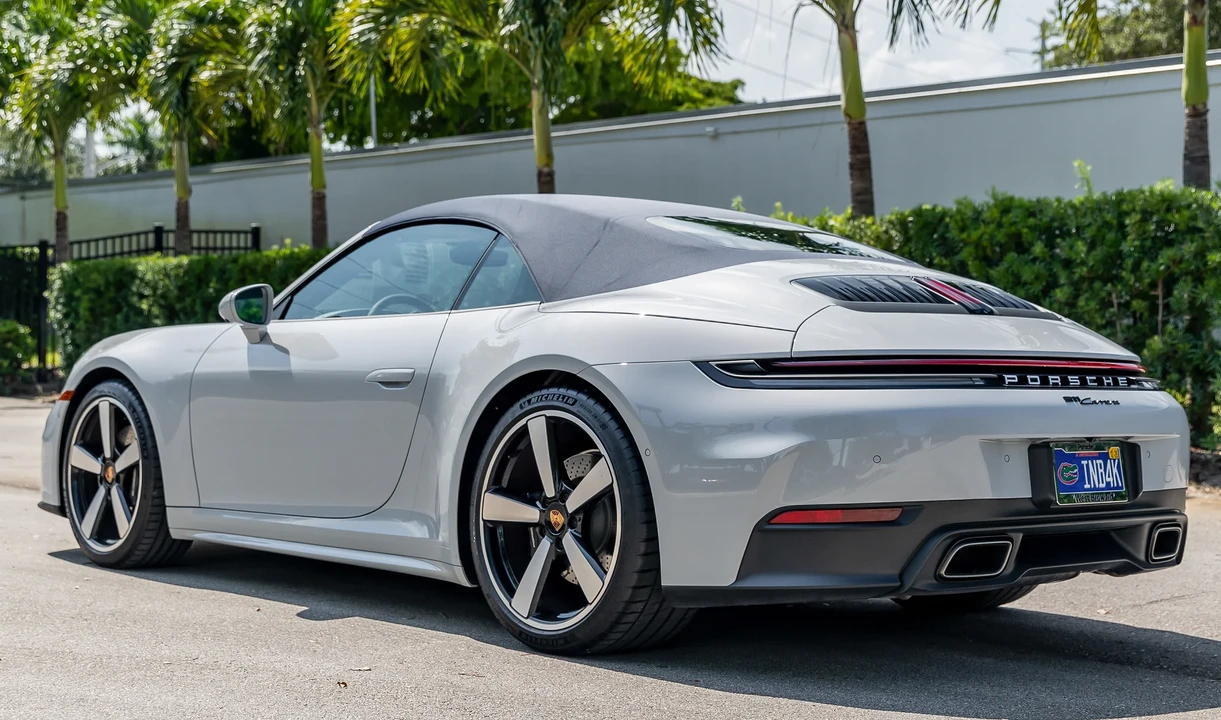 2025 Porsche 992 Carrera - Image 11 of 31