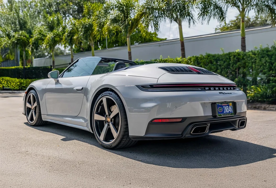 2025 Porsche 992 Carrera - Image 9 of 31