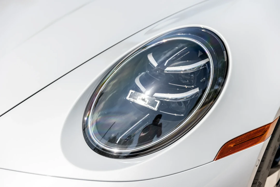 2025 Porsche 992 Carrera - Image 25 of 31