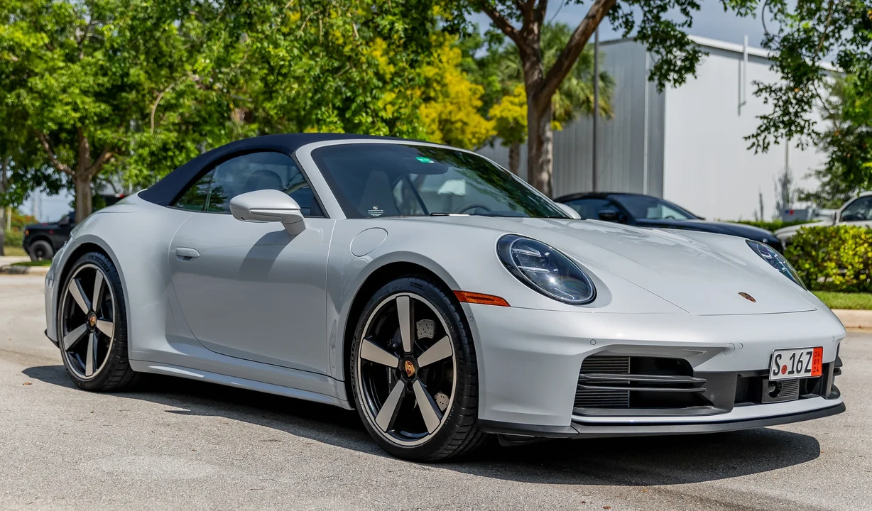 2025 Porsche 992 Carrera - Image 21 of 31