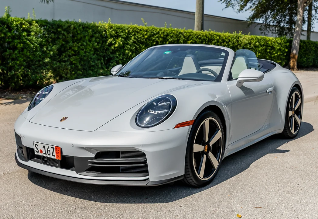 2025 Porsche 992 Carrera - Image 2 of 31