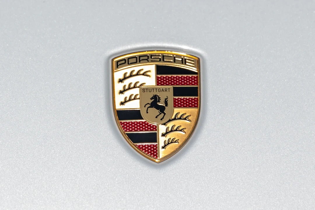 2025 Porsche 992 Carrera - Image 29 of 31