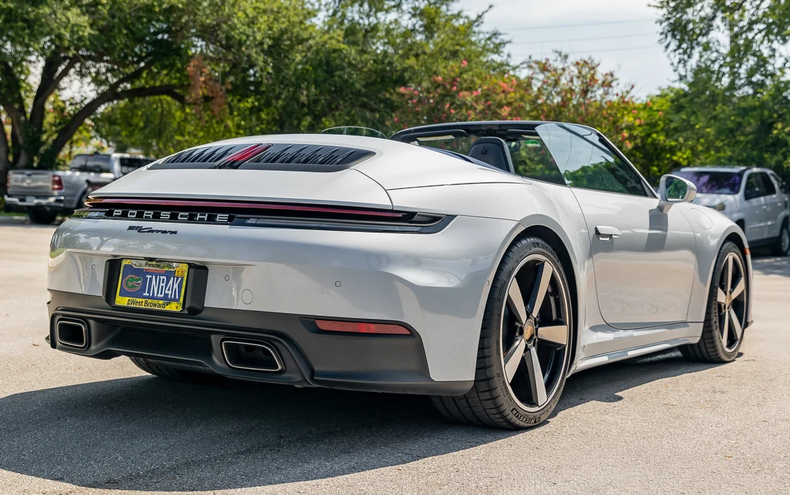 2025 Porsche 992 Carrera - Image 14 of 31