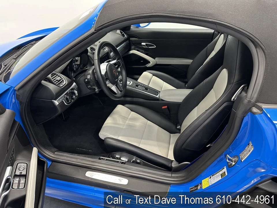 2025 Porsche - Image 17 of 24