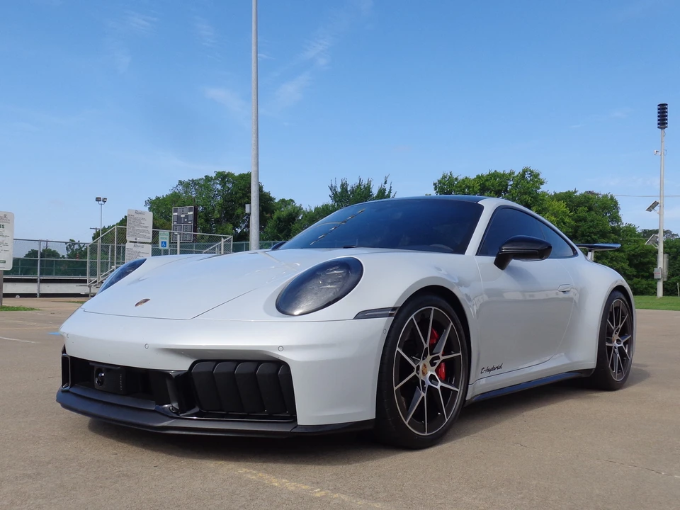 2025 Porsche 992 Carrera GTS - Image 9 of 31