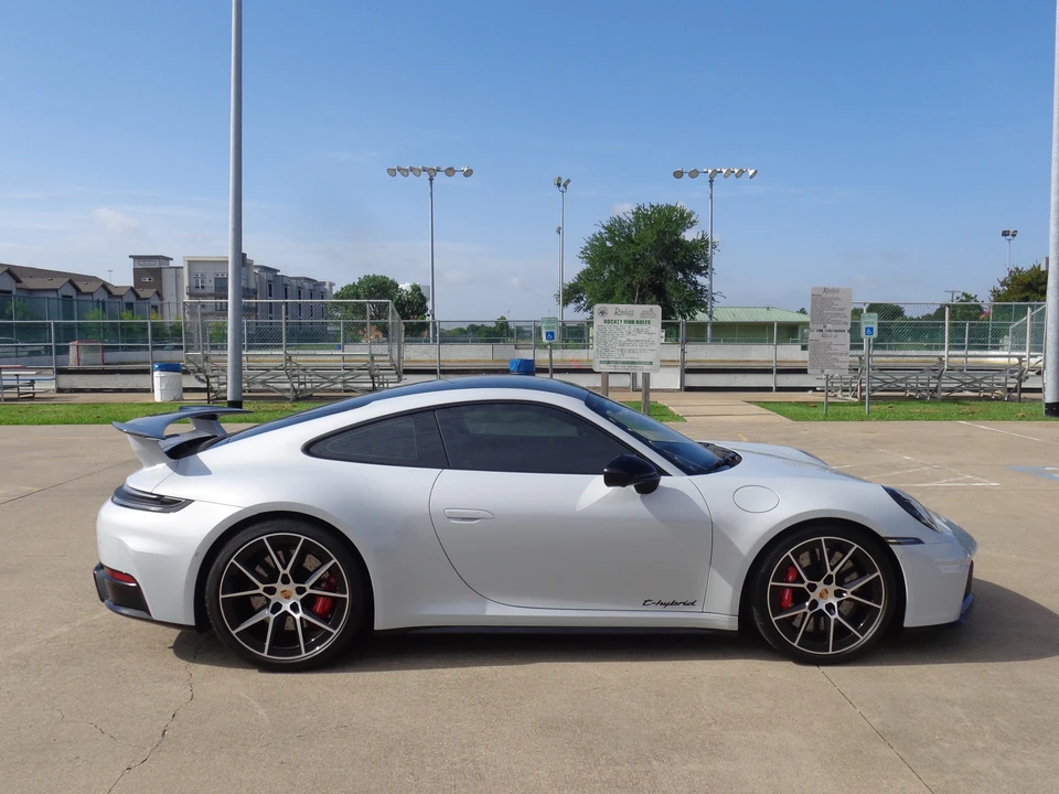 2025 Porsche 992 Carrera GTS - Image 4 of 31