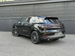 2025 Porsche 9Y0/9Y3 Cayenne - Image 3 of 4