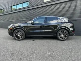 2025 Porsche 9Y0/9Y3 Cayenne - Image 2 of 4