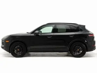 2025 Porsche 9Y0/9Y3 Cayenne - Image 2 of 4