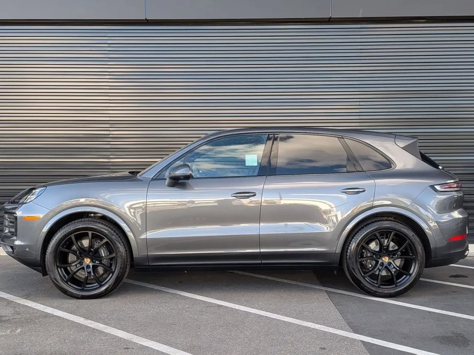 2025 Porsche 9Y0/9Y3 Cayenne - Image 2 of 9