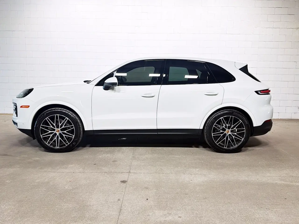 2025 Porsche 9Y0/9Y3 Cayenne - Image 2 of 5