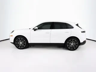 2025 Porsche 9Y0/9Y3 Cayenne - Image 2 of 4