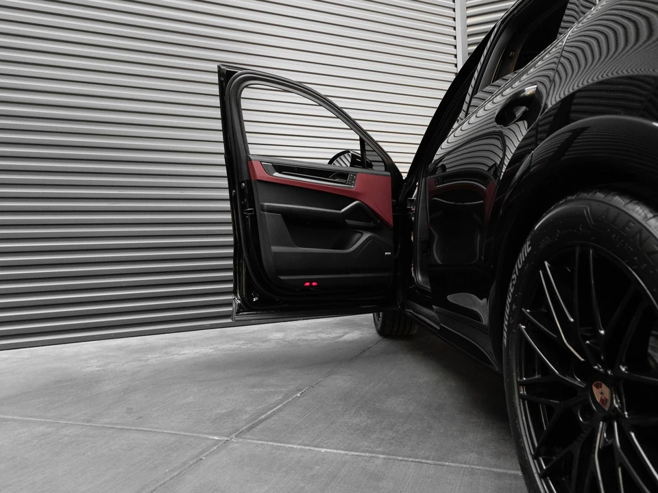2025 Porsche 9Y0/9Y3 Cayenne Coupe - Image 13 of 31