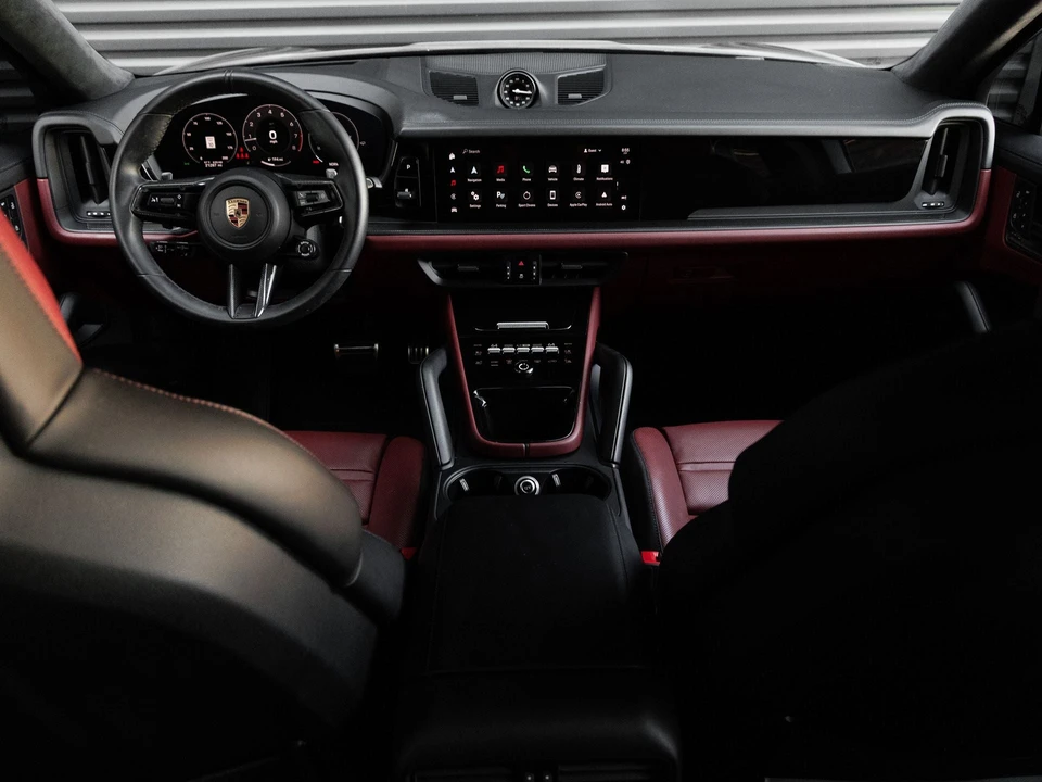 2025 Porsche 9Y0/9Y3 Cayenne Coupe - Image 16 of 31