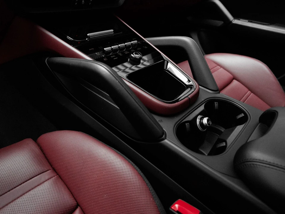 2025 Porsche 9Y0/9Y3 Cayenne Coupe - Image 25 of 31