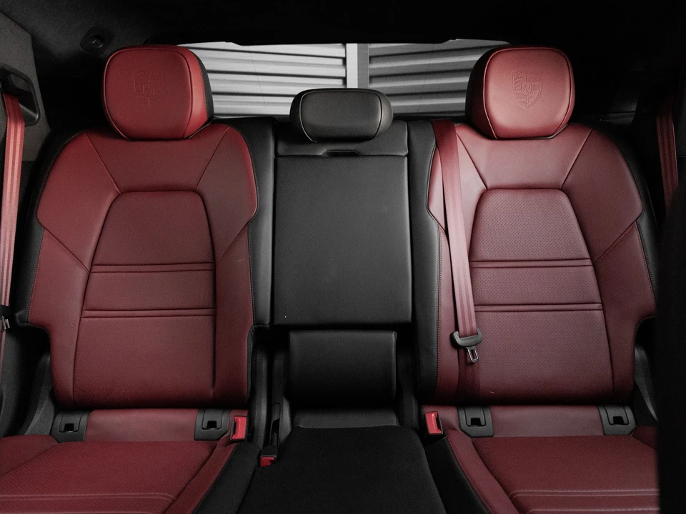 2025 Porsche 9Y0/9Y3 Cayenne Coupe - Image 27 of 31