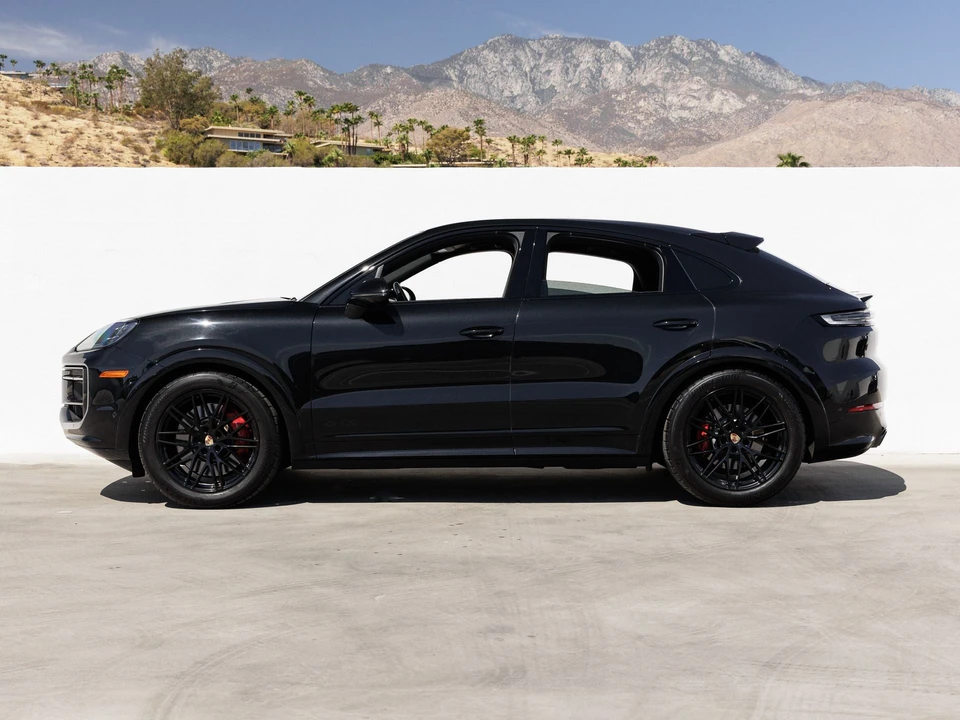 2025 Porsche 9Y0/9Y3 Cayenne Coupe - Image 2 of 31