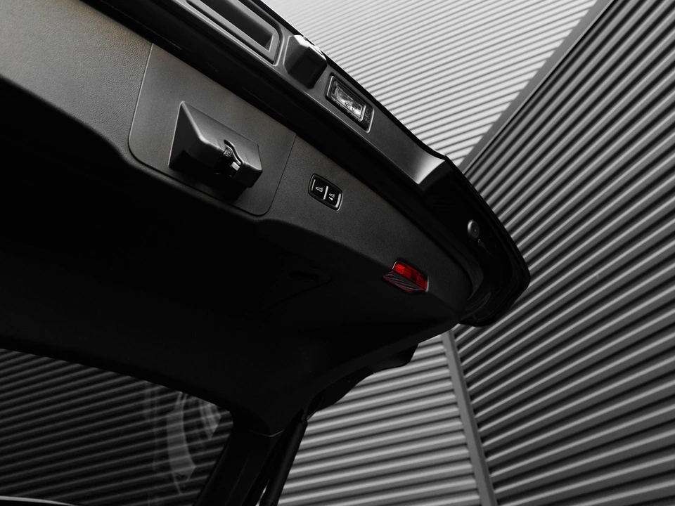 2025 Porsche 9Y0/9Y3 Cayenne Coupe - Image 30 of 31