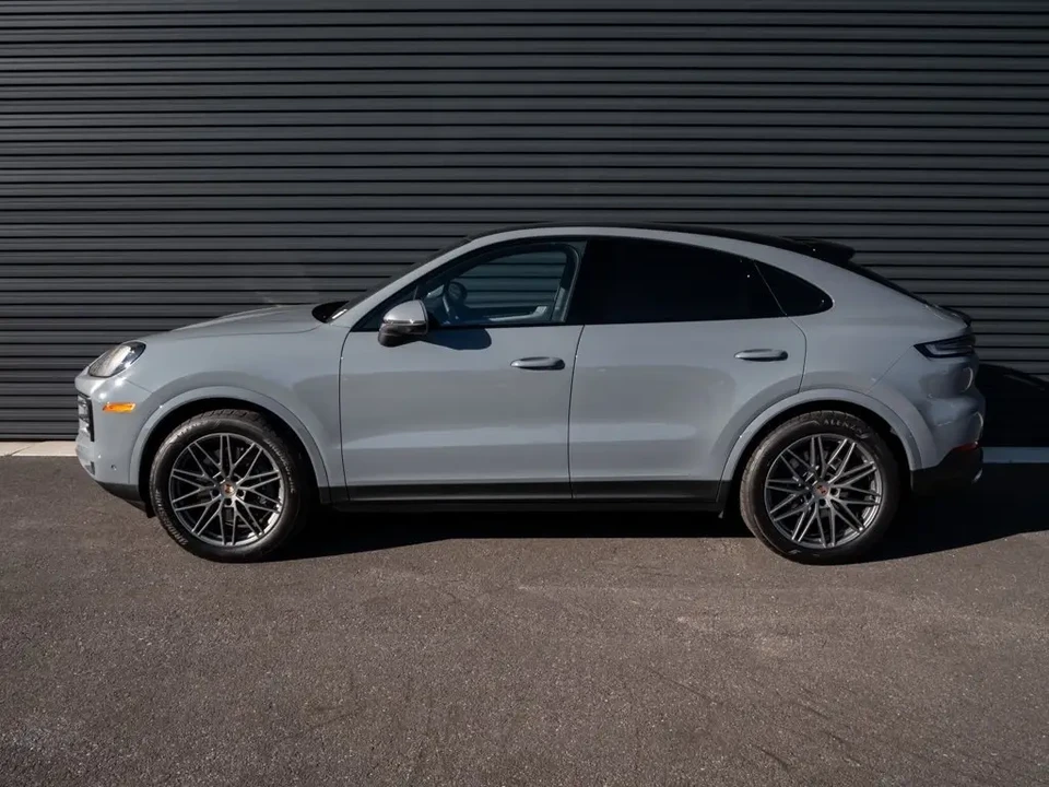 2025 Porsche 9Y0/9Y3 Cayenne - Image 2 of 6