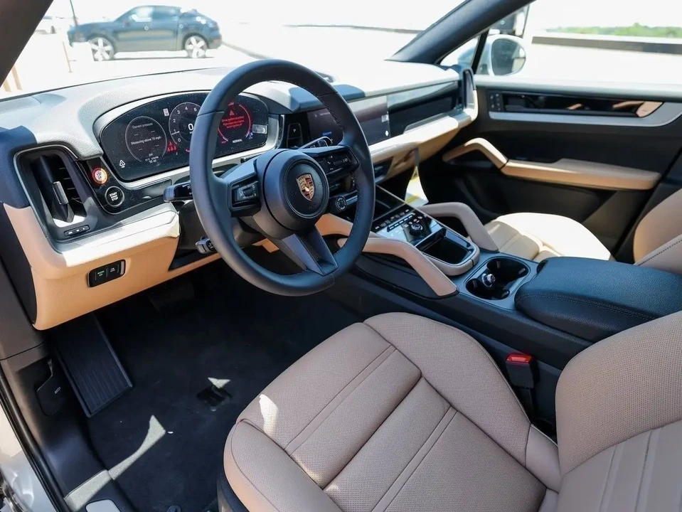 2025 Porsche 9Y0/9Y3 Cayenne - Image 4 of 6