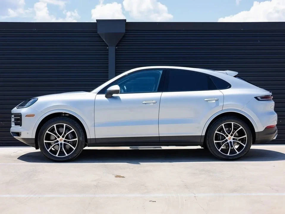 2025 Porsche 9Y0/9Y3 Cayenne - Image 2 of 6